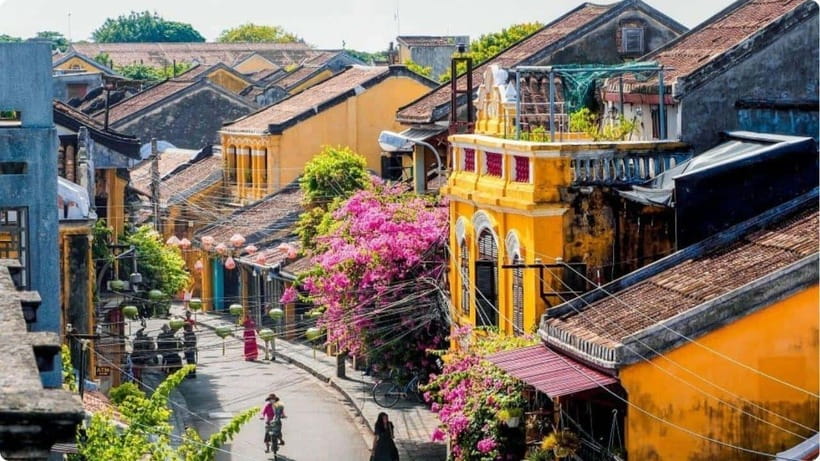 Hoi An: River Lantern Boat Experience with Free 5G eSIM - Herbal tea, photos, and small extras