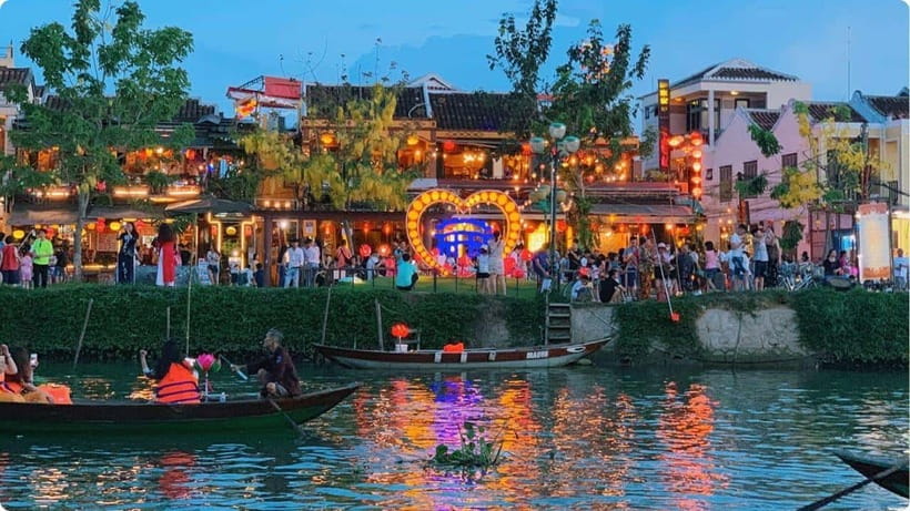 Hoi An: River Lantern Boat Experience with Free 5G eSIM - The best time to fit it into your evening
