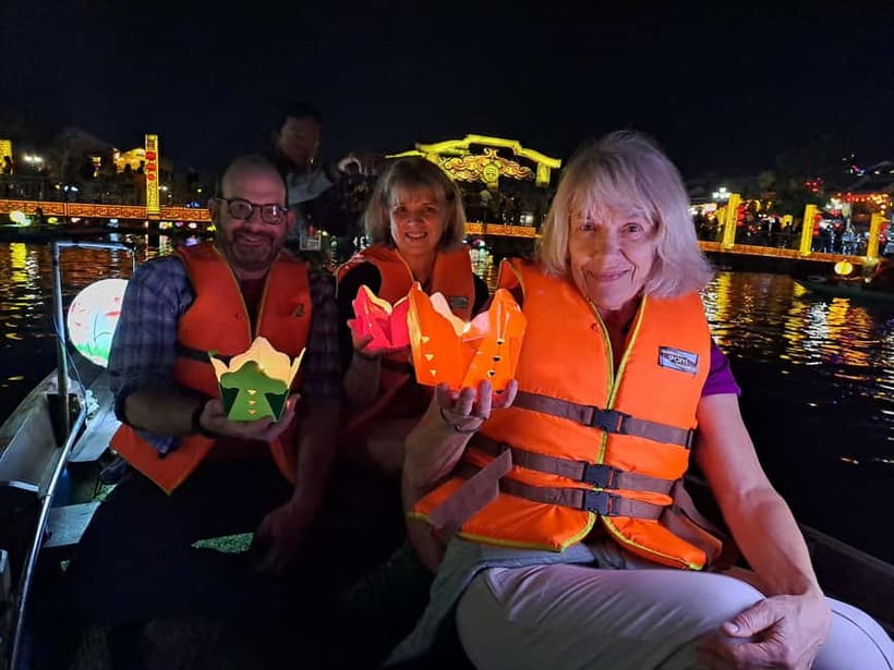 Hoi An Street Food, night market and lantern boat ride - Key points to know before booking