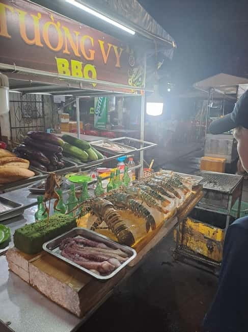 Hoi An Street Food, night market and lantern boat ride - Finishing on the Hoai River