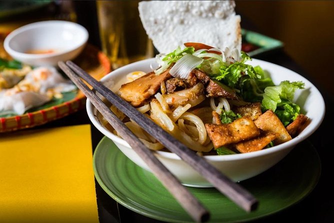 Hoi An Street Food Tour- Eat Like A Local - Hoi An chicken rice in the Ancient Town