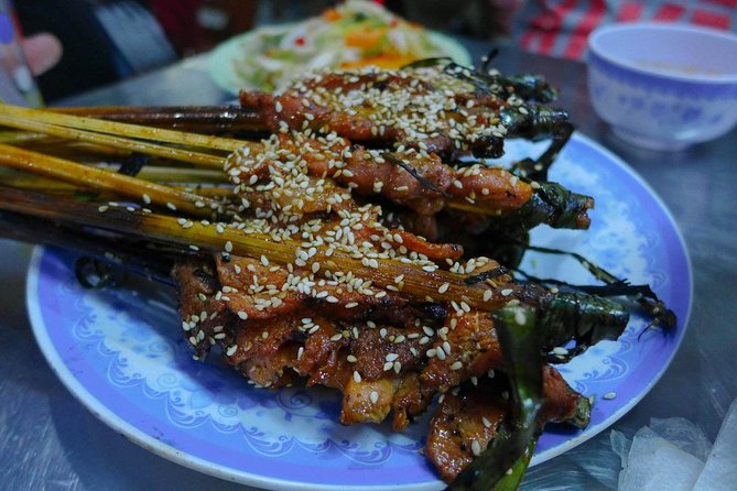Hoi An Street Food Tour- Eat Like A Local - What the guide adds to the evening