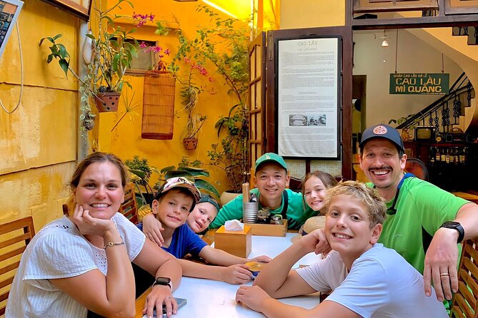 Hoi An street food tour with Billy - Cao lau and the flavors of Hoi An