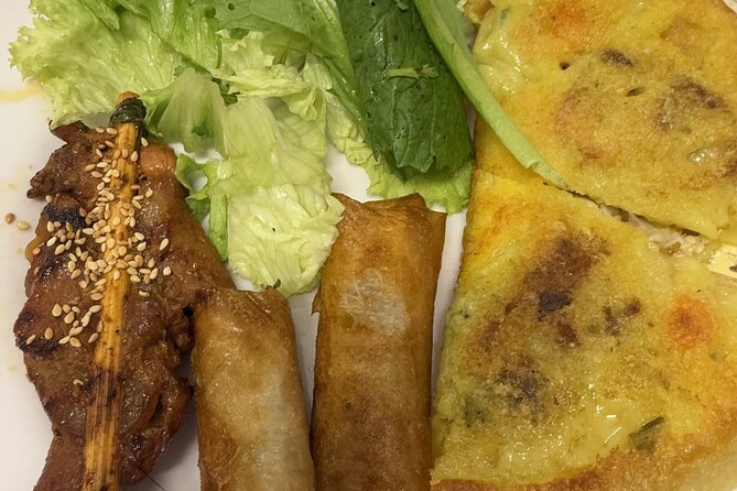 Hoi An Street Food Walking Tour with Local Foodies - Cao Lầu, the dish you can only find in Hoi An