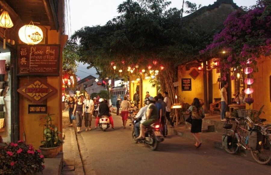 Hoi An: Sunset Food Tasting Tour - Dietary requests and practical limits