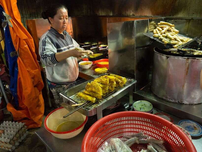 Hoi An: Sunset Food Tasting Tour - Learning the dishes of central Vietnam between stops