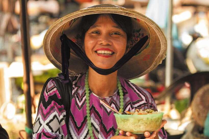 Hoi An: Sunset Food Tasting Tour - Why the small group matters in Hoi An’s narrow lanes