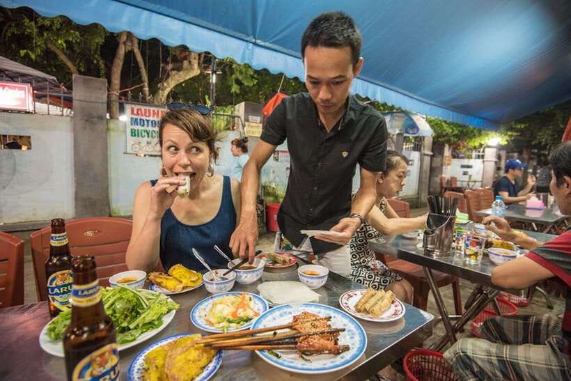 Hoi An: Sunset Food Tasting Tour - Banh mi at a bakery with two decades of local trade