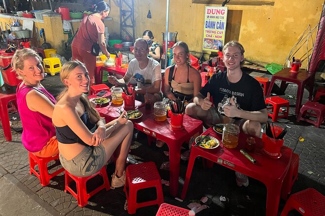HOI AN Sunset Food Tour - Night Market - Lantern Streets - What the private format is worth