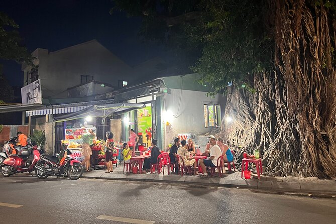 HOI AN Sunset Food Tour - Night Market - Lantern Streets - Walking, vehicles, and evening comfort