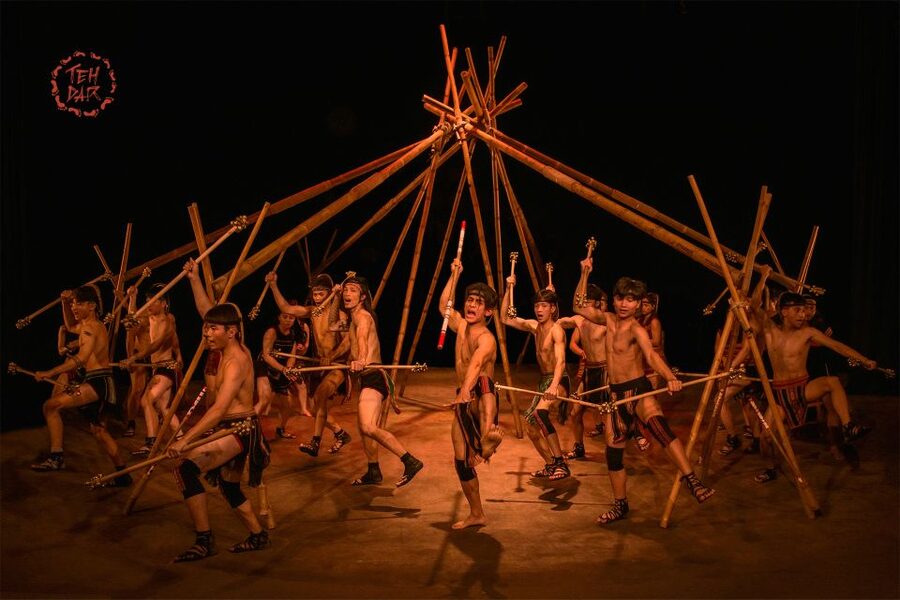 Hoi An: Teh Dar Vietnamese Bamboo Circus at Lune Center - Live music gives the show its pulse