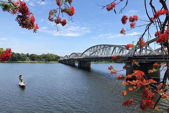 Hoi An to Da Nang Transfer - By Car - When a replacement car matters