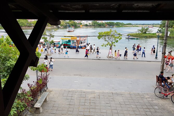 Hoi An town private walking tour with boat trip - Mot herbal tea and a practical food conversation