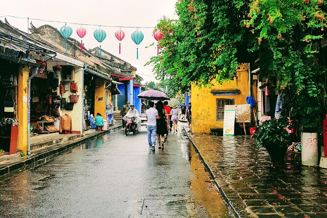 Hoi An town private walking tour with boat trip - The Hoai River boat ride: a welcome change of pace