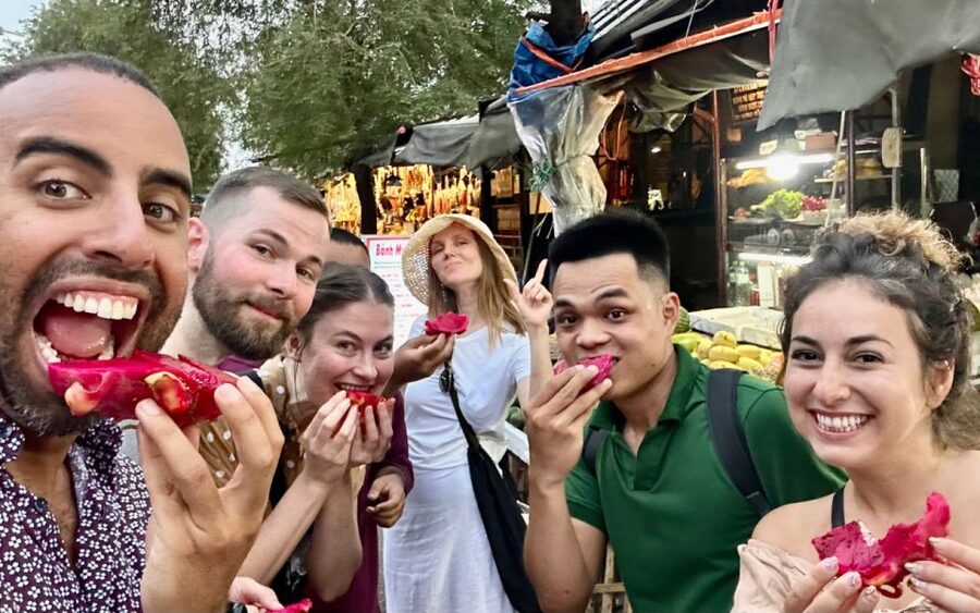 Hoi An Vegan Food Tour - White roses in a 300-year-old house
