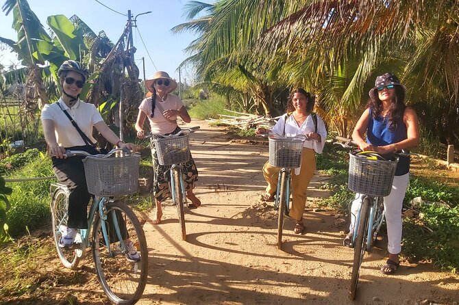 HOI AN Vegetable Village, Basket Boat, Palm Forest PRIVATE TOUR - Tra Que Vegetable Village and farm work