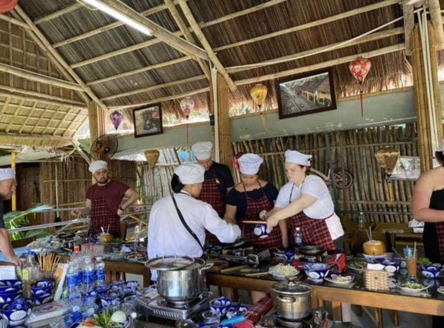 Hoi An: Vegetarian Cooking Class w Local Family and transfer - Vegetarian cooking in a mixed group