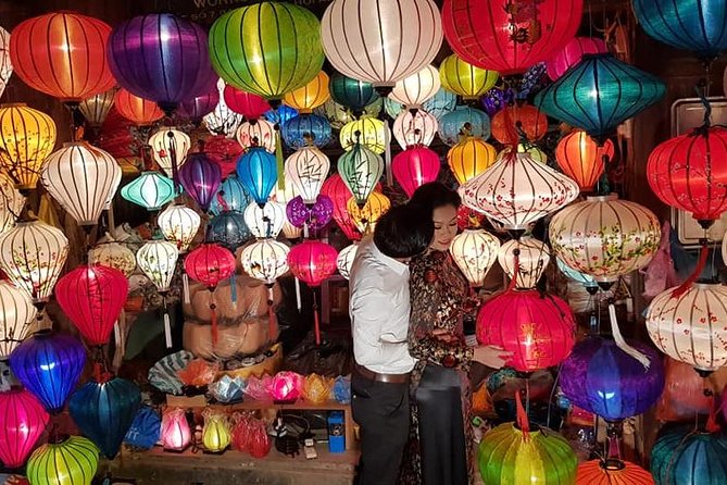 Hoi An Walking City Afternoon & Evening- Night Market- Boat ride - A 20-minute sampan ride on the Hoai River