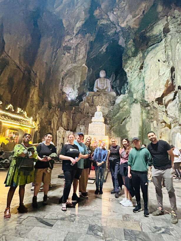 Hoian/Danang: Marble Mountain - Am Phu Cave & Lady Buddha - A working craft tradition at Non Nuoc