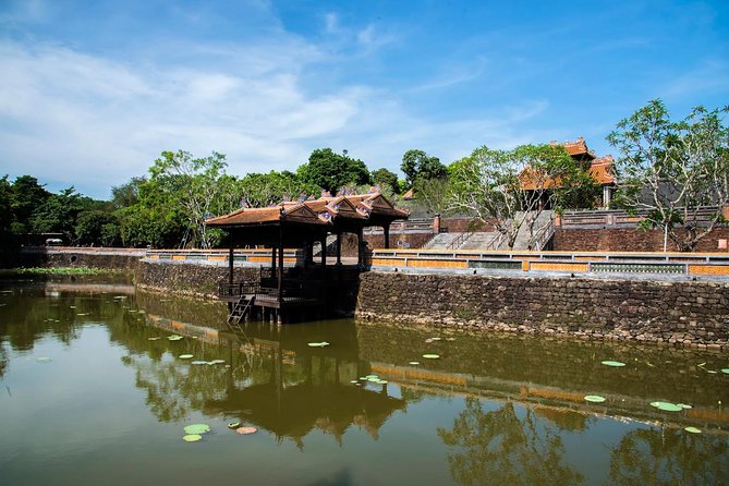 Hue city tour 1 day from Da Nang / Hoi An - Lap An Lagoon and the pearl village stop