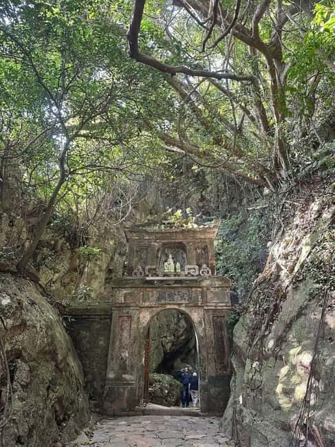 Hue: Private Car to/from Hoi An via Multi Attractions(1-Way) - Choosing the Golden Bridge option at Ba Na Hills