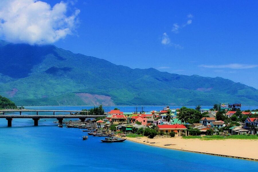 Hue to Hoi An/Da Nang: Private Scenic Motorbike Tour - Why this motorbike transfer beats a standard bus ride