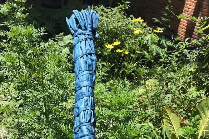 Indigo dyeing workshop - Working With the Fermented Indigo Vat