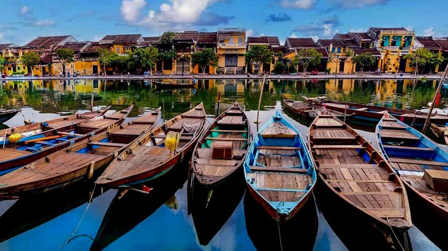 Luxury Half-Day Tour of Hoi An Ancient Town - Fish market and cultural show rooms