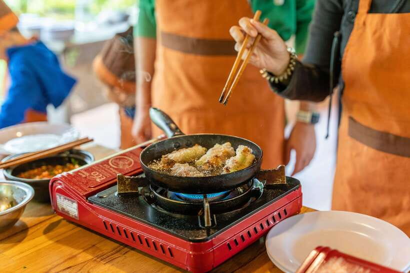 Mad Monkey Hoi An Cooking Class & Bamboo Boats - The market visit and the food behind the dishes