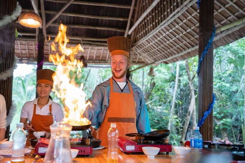 Mad Monkey Hoi An Cooking Class & Bamboo Boats - Cooking five Vietnamese dishes with a local chef