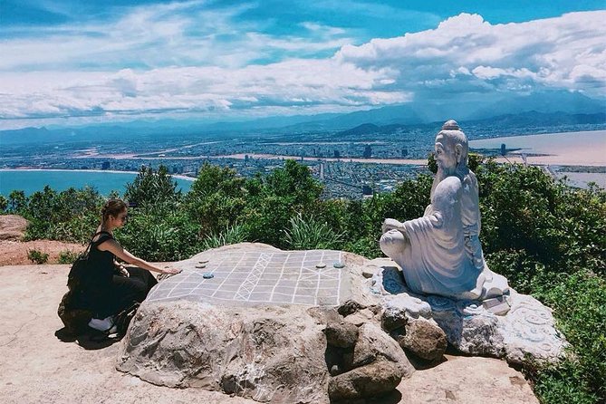 Marble mountain, Am Phu cave and Monkey mountains group tour - The marble village is a short shopping and craft stop