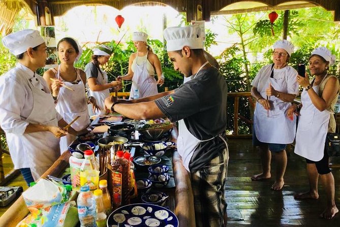 Market Tour , Basket Boat and Cooking Class Hoi An - What this Hoi An tour really offers