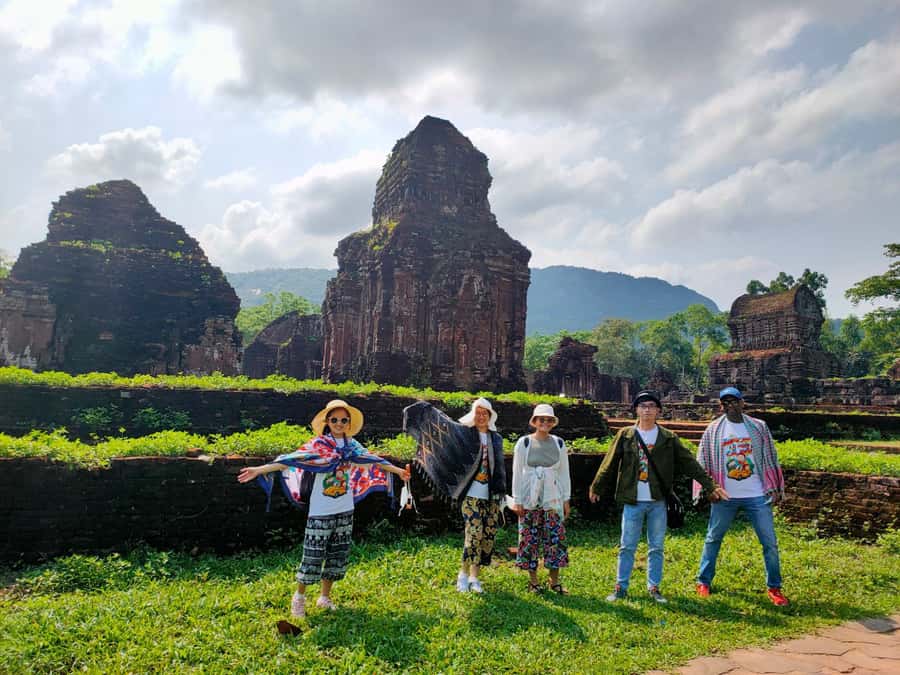 My Son Holyland Guided Tour with Boat Trip, Ricepaper making - Vietnamese lunch at a local house