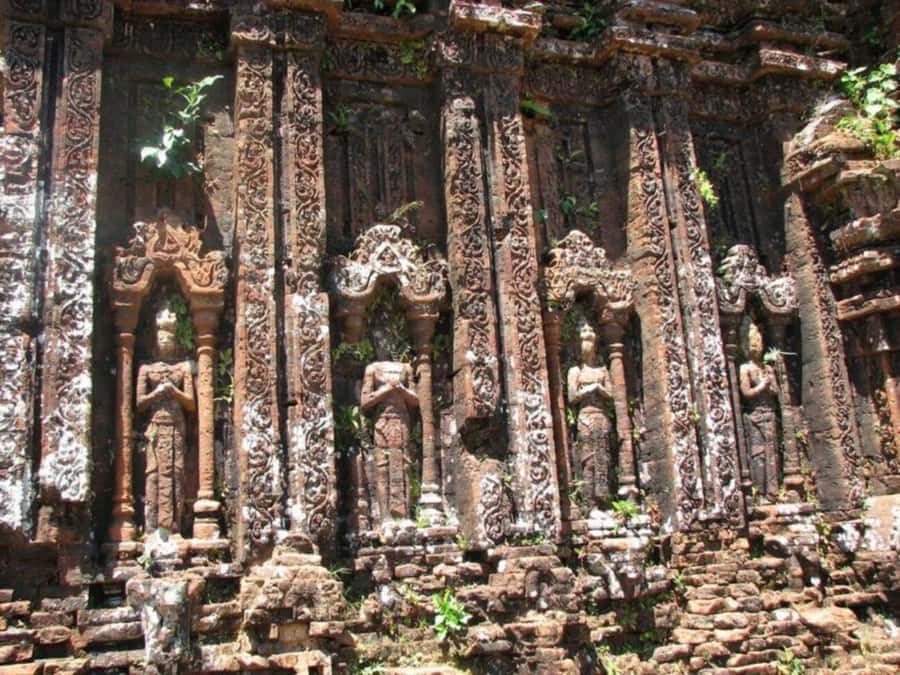 My Son Sanctuary Morning Tour w Thu Bon River Cruise & Lunch - A local rib-rice lunch after the ruins