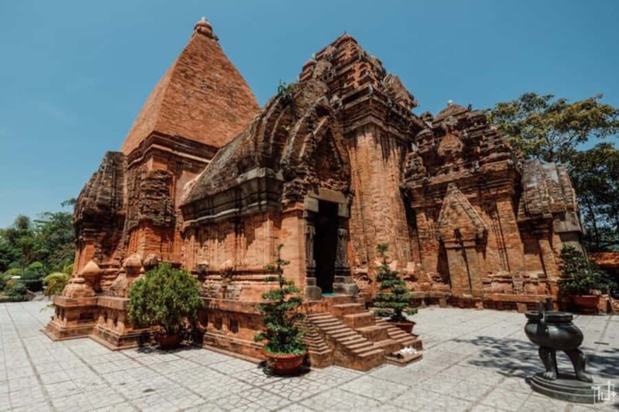 My Son Sanctuary Morning Tour w Thu Bon River Cruise & Lunch - Walking among My Son’s brick towers