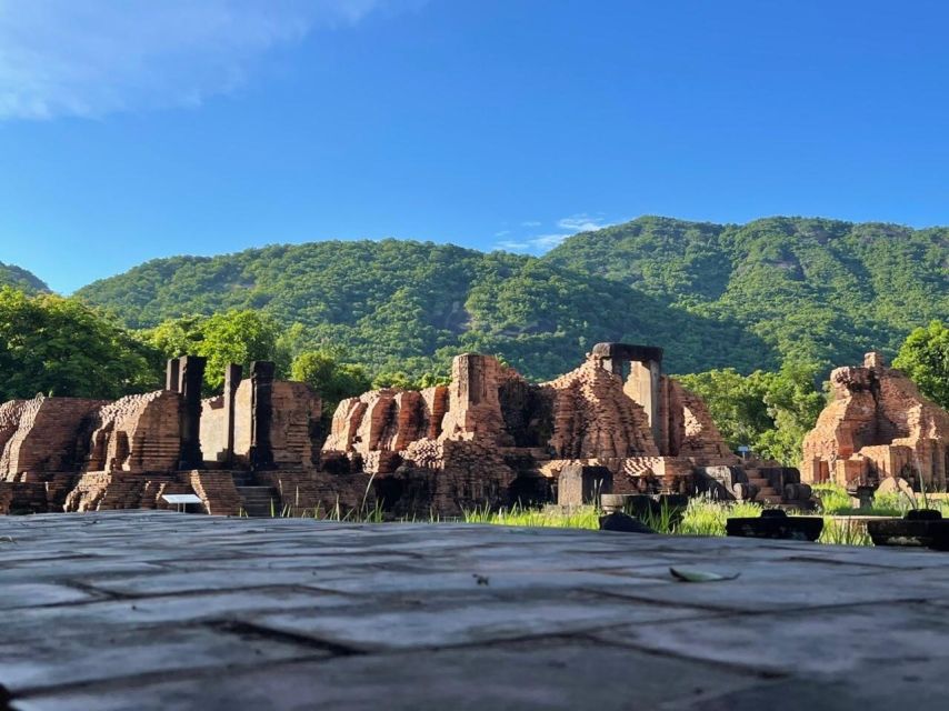 My Son Sanctuary & River Boat Tour From Hoi An or Da Nang - A simple meal with a river view