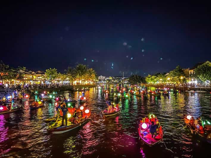 Night Boat Trip and Floating Lantern on Hoai River Hoi An - Boarding a Wooden Boat for One to Five People