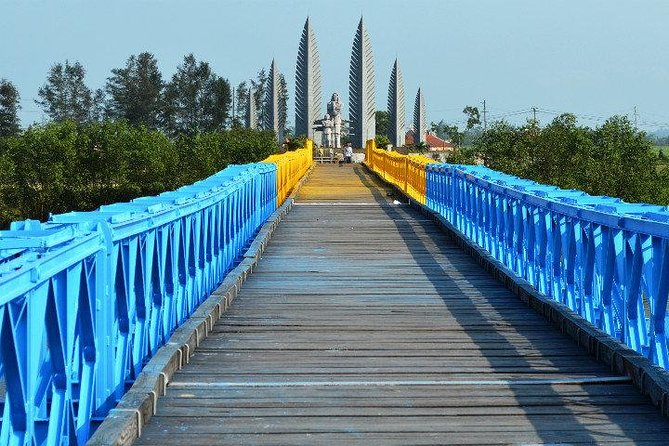 Phong Nha: private car transfer to/from Hoi An ( Da Nang). - Lunch, coffee, and the value of a flexible schedule