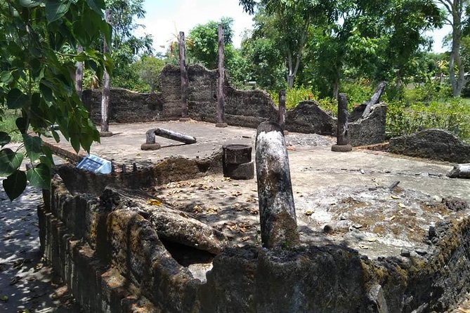 Private Day Trip To Visit MY LAI MASSACRE from Hoi an or Da Nang City - Lunch, water, and the real value of the $102.57 price