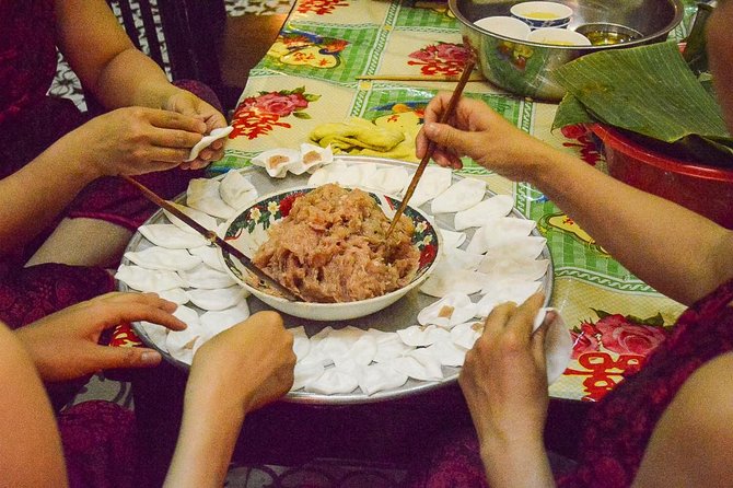 Private HoiAn Ancient Town Night Market Street food tour by Night - A three-hour introduction to Hoi An by foot
