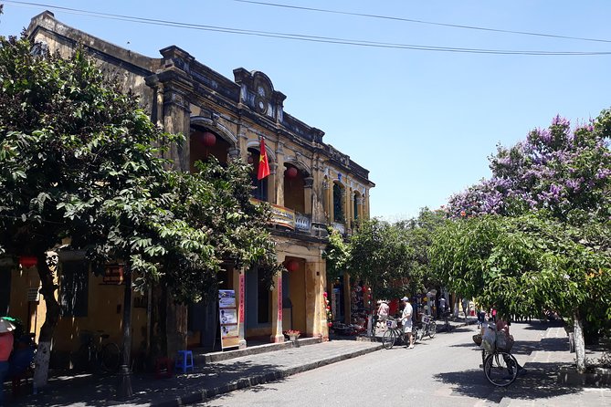 Private tour Hoi An Coconut basket boat ride and Ancient town - The market and everyday Hoi An