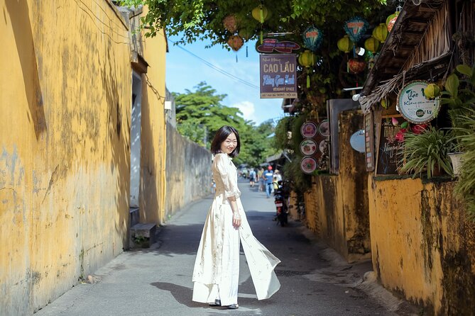 Professional Photography Tour Optional Ao Dai Dress in Hoi An - How the posing guidance works