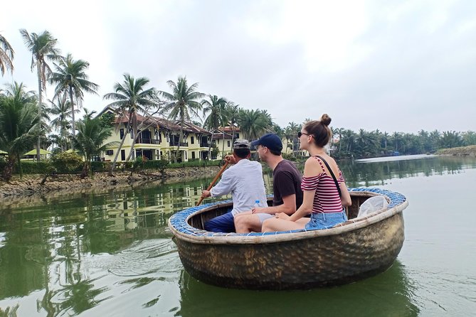 Romantic Dinning On The Bamboo Raft - Dinner on a bamboo raft