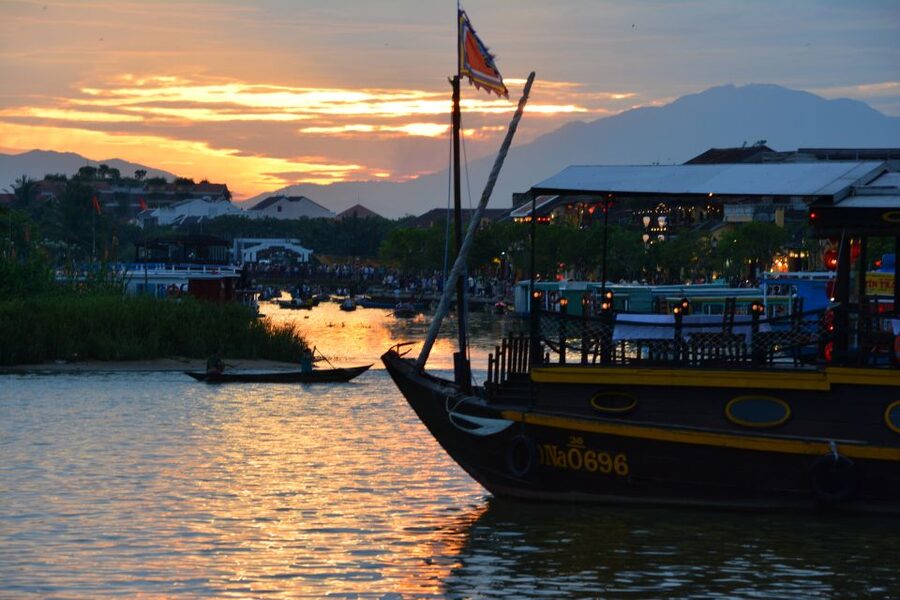 Romantic Sunset Dinner Cruise in Hoi An - Who should book this sunset dinner cruise?