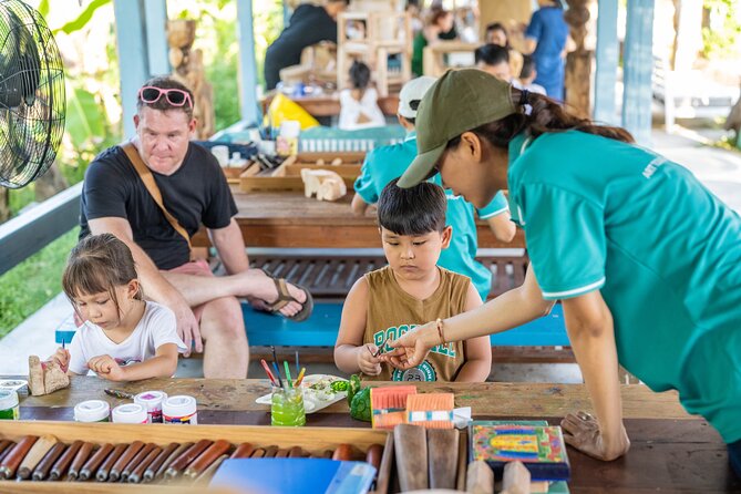 Traditional Wood Carving Workshop - Arriving at Lang Cui Lu, Driftwood Village